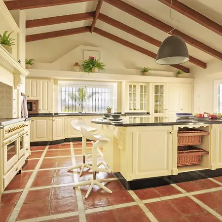 Villa Breathtaking In Estepona, Close To Selwo