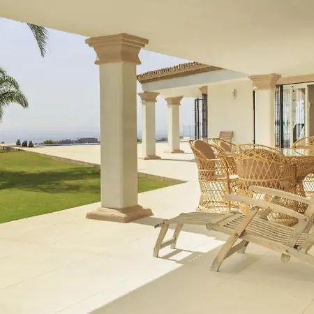 Villa Breathtaking In Estepona, Close To Selwo *